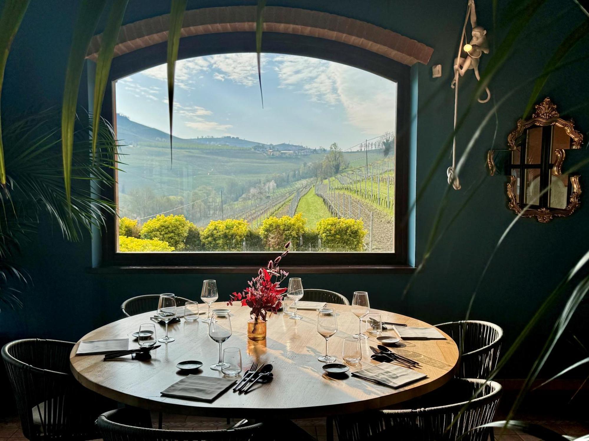 Panoramic Villa Garassino - Country Rooms And Fine Restaurant Treiso Luaran gambar