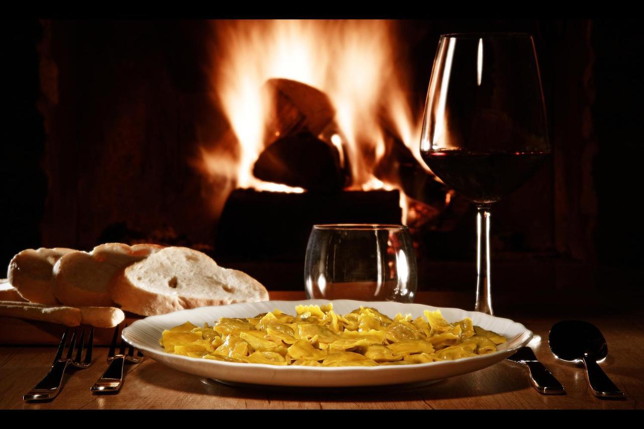 Panoramic Villa Garassino - Country Rooms And Fine Restaurant Treiso Luaran gambar
