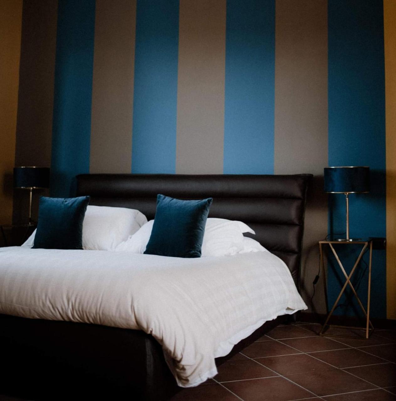 Panoramic Villa Garassino - Country Rooms And Fine Restaurant Treiso Luaran gambar