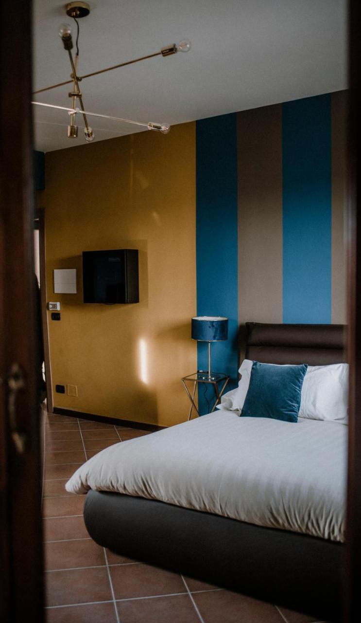 Panoramic Villa Garassino - Country Rooms And Fine Restaurant Treiso Luaran gambar