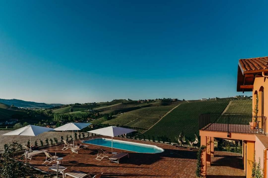Panoramic Villa Garassino - Country Rooms And Fine Restaurant Treiso Luaran gambar